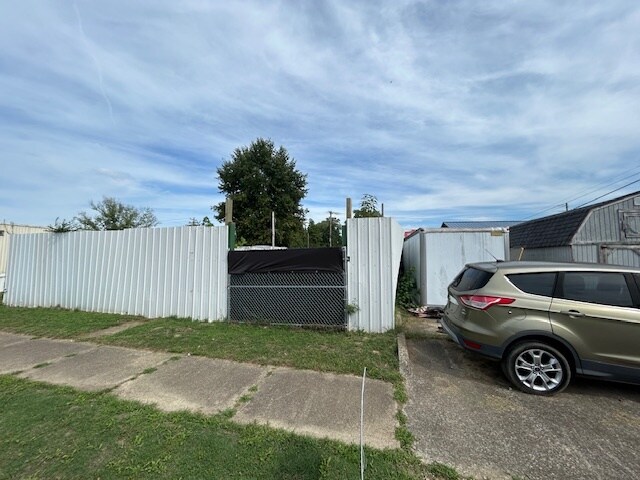 More Photos Of 1314 Tell St, Tell City Auto Dealership For Sale