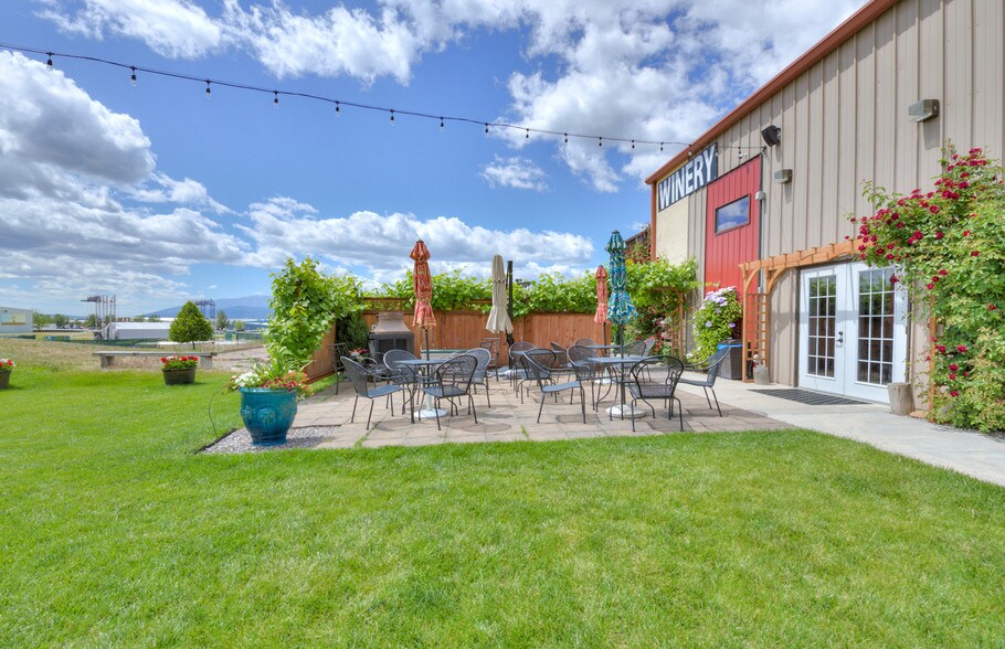 More Photos Of 5646 W Harrier Dr, Missoula Showroom For Sale