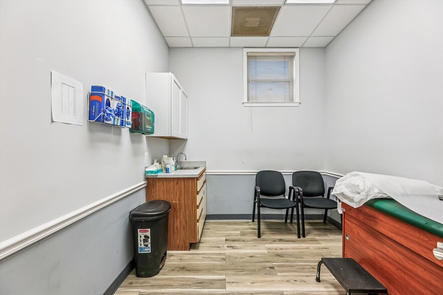 More Photos Of 12090-12114 Old Line Ctr, Waldorf General Retail For Sale