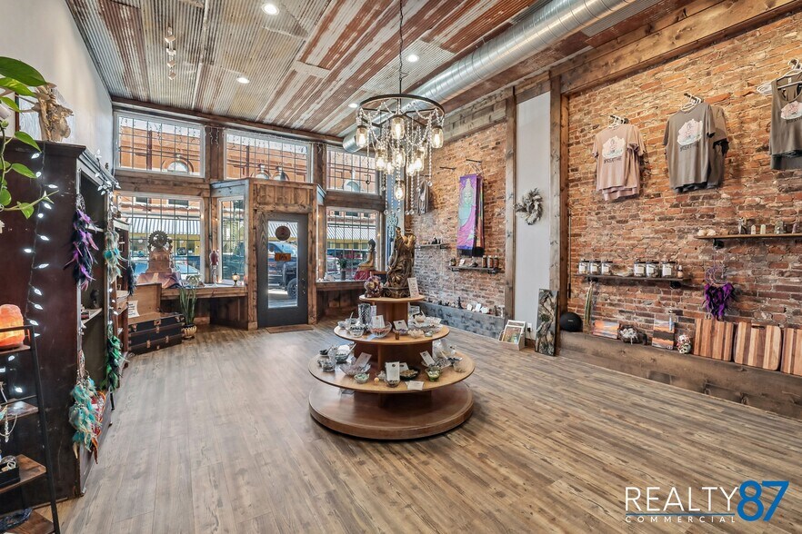 More Photos Of 807 12th st, Belle Plaine General Retail For Sale
