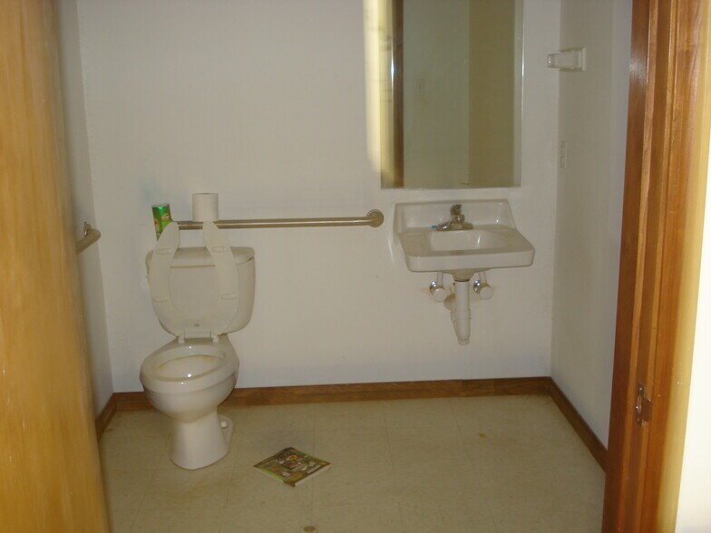 More Photos Of 22164 Marshall Rd, Mandeville Flex For Lease