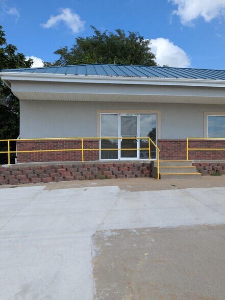Primary Photo Of 701 S Belt Hwy, Saint Joseph Storefront Retail Office For Lease