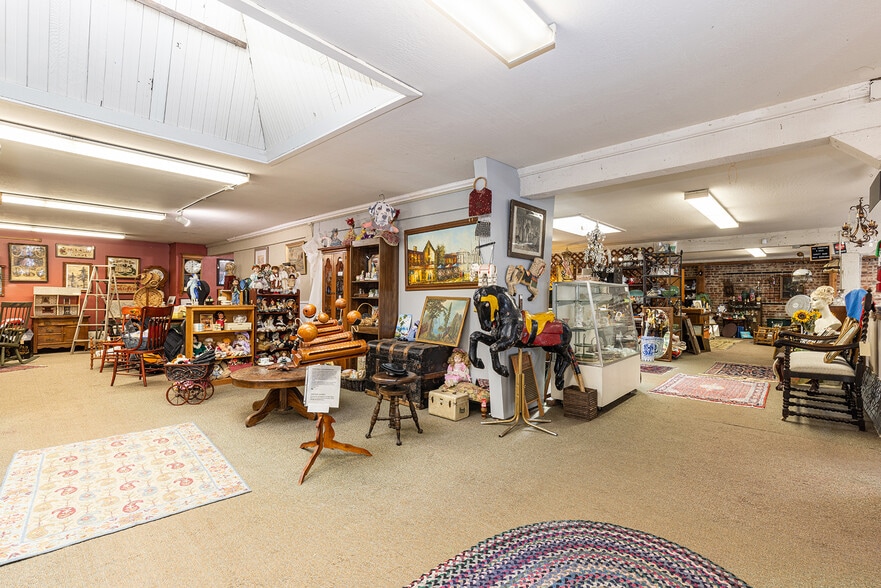 More Photos Of 130 4th St, Santa Rosa Storefront For Sale