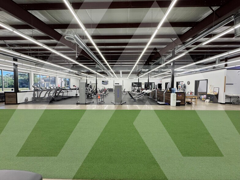 More Photos Of 602 Meyer St, Sealy Freestanding For Lease