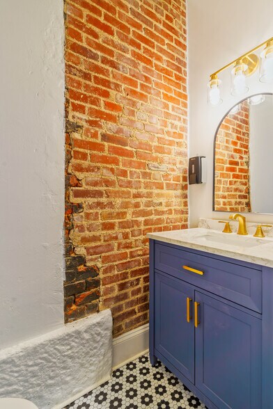 More Photos Of 110 E Main St, Union Storefront Retail Office For Lease