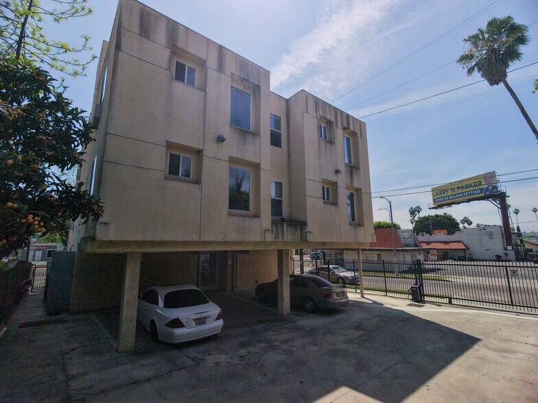 More Photos Of 5073 Huntington Dr N, Los Angeles Apartments For Sale