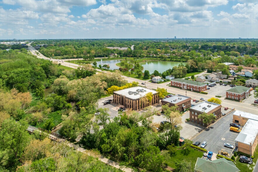 More Photos Of 240 E Lake St, Addison Office For Lease