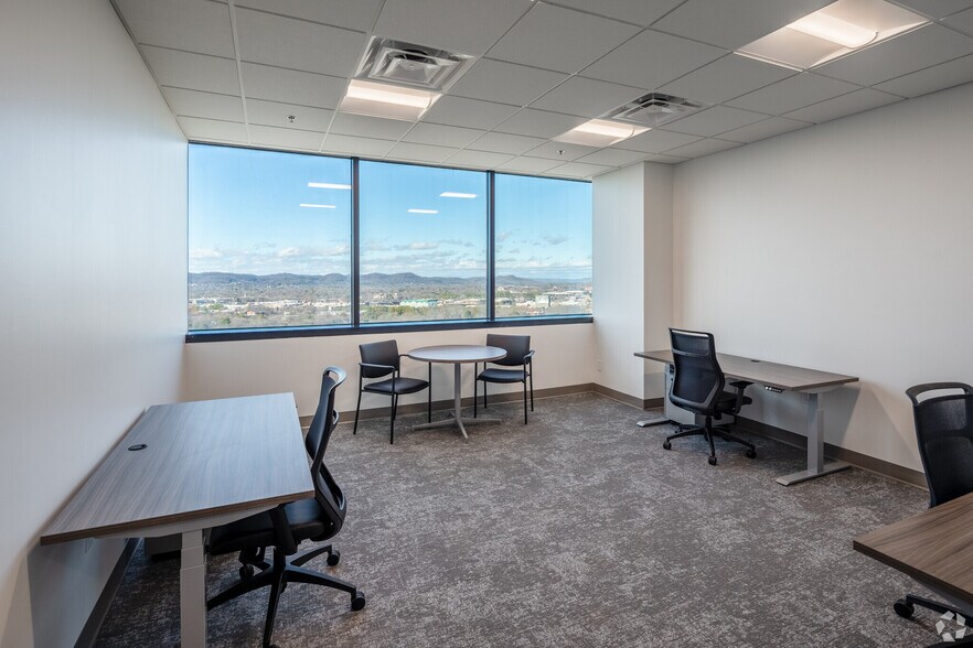 More Photos Of 214 Overlook Cir, Brentwood Office For Sale