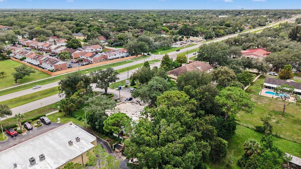 More Photos Of 12712 56th St N, Temple Terrace Freestanding For Sale