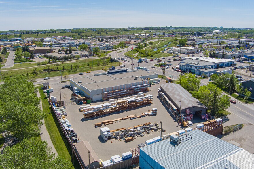 More Photos Of 4215 Edmonton Trl NE, Calgary Freestanding For Lease