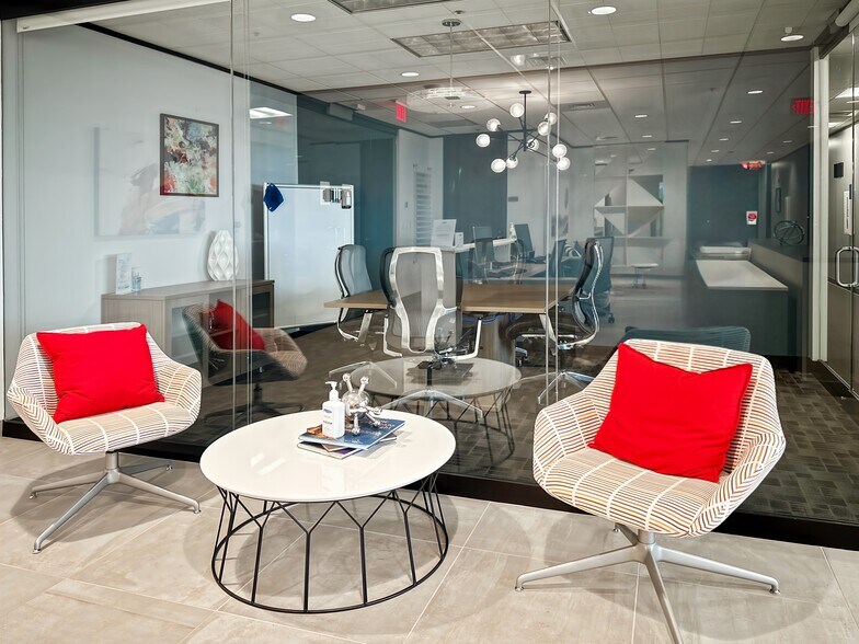 More Photos Of 1100 Poydras St, New Orleans Coworking Space