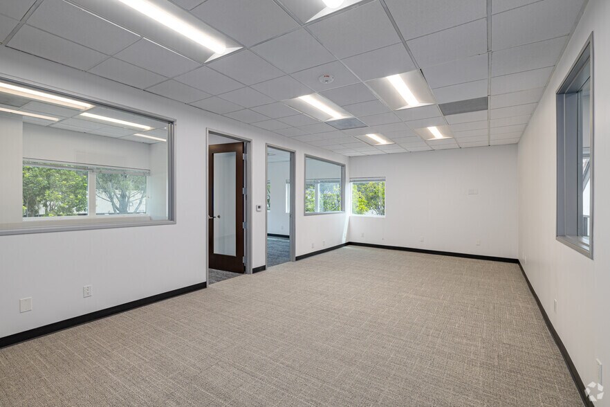 More Photos Of 5677 Oberlin Dr, San Diego Office For Sale