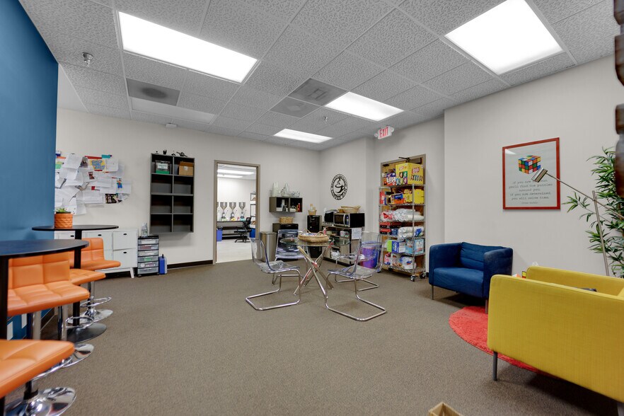 More Photos Of 3101 E Craig Rd, North Las Vegas Distribution For Lease