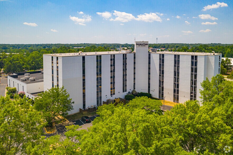 More Photos Of 1021 Koger Center Blvd, Bon Air Hotel For Lease