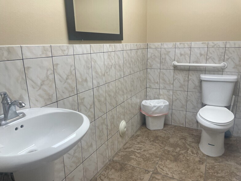 More Photos Of 11036-11046 Washington Blvd, Whittier Loft Creative Space For Lease