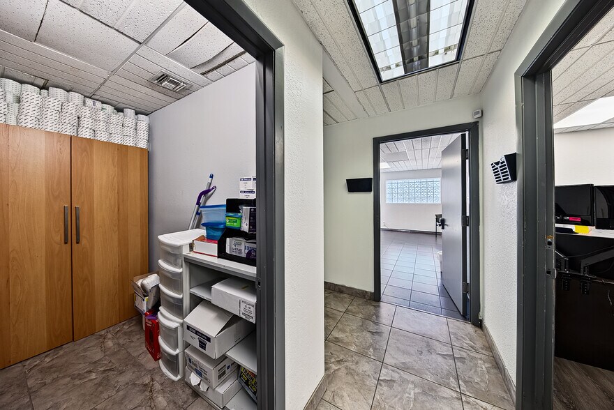 More Photos Of 936-940 NW 1st St, Fort Lauderdale Warehouse For Sale