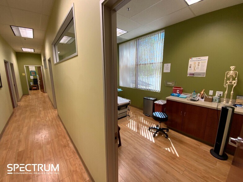 More Photos Of 21060 Centre Pointe Pky, Santa Clarita Medical For Lease