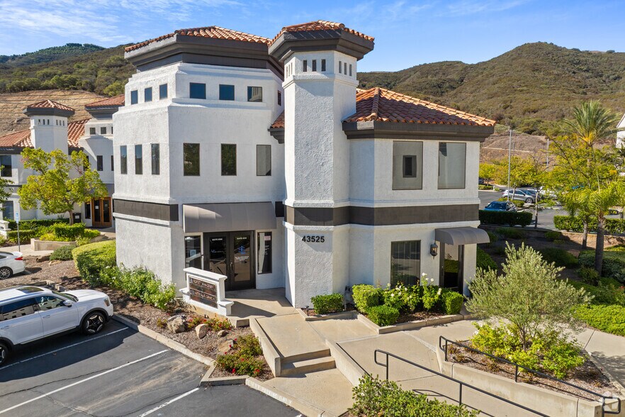 More Photos Of 43525 Ridge Park Dr, Temecula Office For Sale