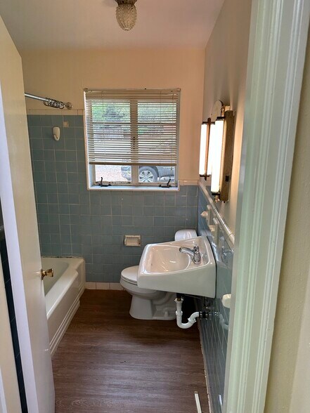 More Photos Of 702 Baldwin Dr, Albany Storefront For Lease