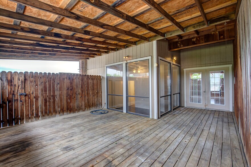 More Photos Of 1213 Washington St, Commerce Storefront Retail Office For Sale
