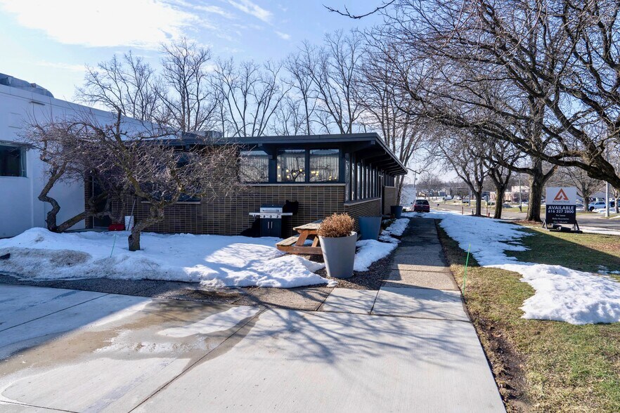 Primary Photo Of 2350 Oak Industrial Dr NE, Grand Rapids Warehouse For Lease