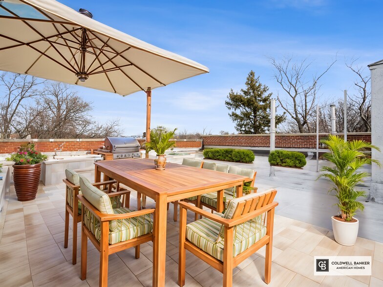 More Photos Of 158-16 Sanford Ave, Flushing Multifamily For Sale