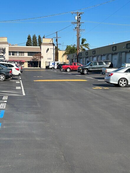 More Photos Of 13400 Saticoy St, North Hollywood Warehouse For Lease