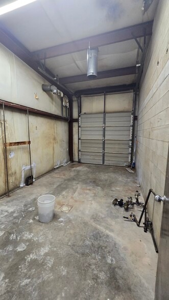 More Photos Of 210 S Maple St, Lebanon Warehouse For Lease