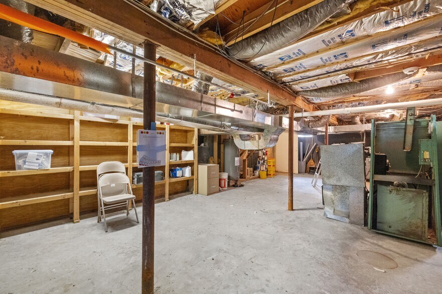 More Photos Of 214 Lake St, Bristol Office For Sale