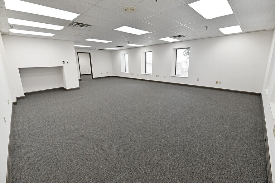 More Photos Of 120 W 7th St, Bloomington Office For Lease