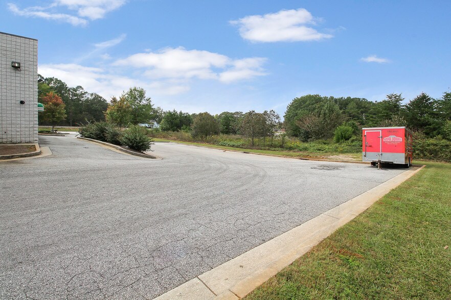 More Photos Of 285 East Temple Ave, Newnan General Retail For Lease