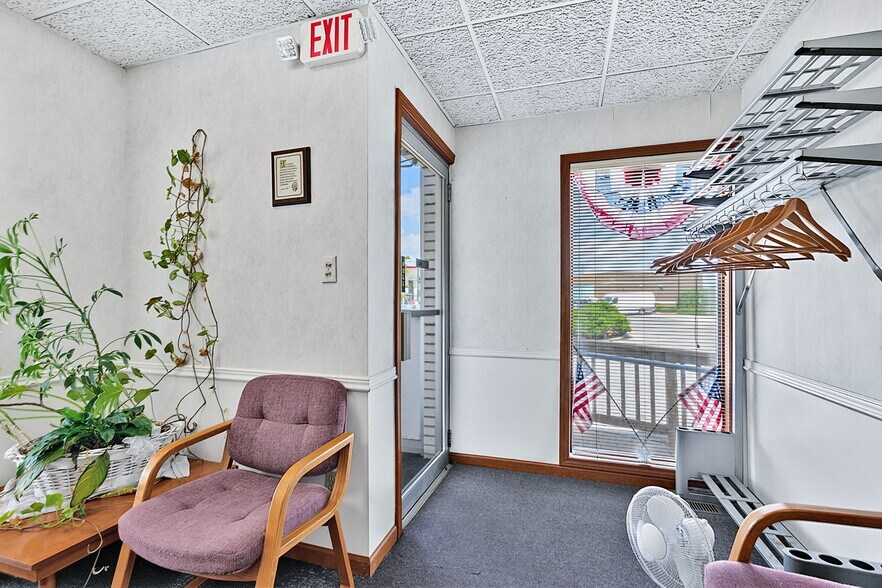 More Photos Of 7102 E Pendleton Pike, Indianapolis Office For Sale