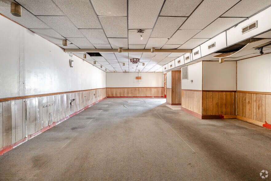 More Photos Of 1328-1336 SW 17th St, Topeka General Retail For Sale