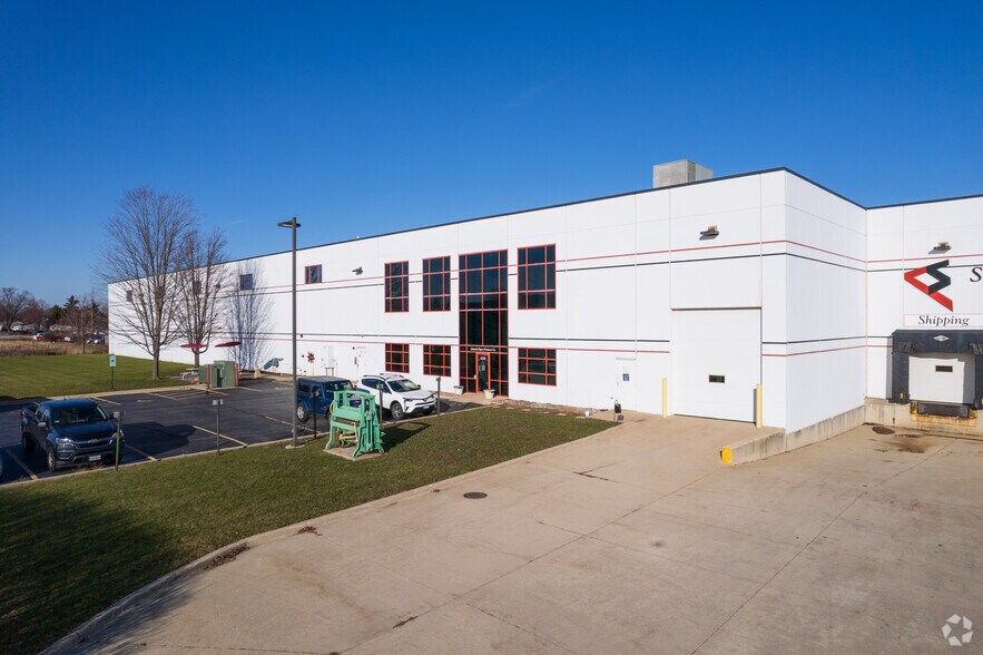 Primary Photo Of 636 Schwab Cir, Romeoville Manufacturing For Lease