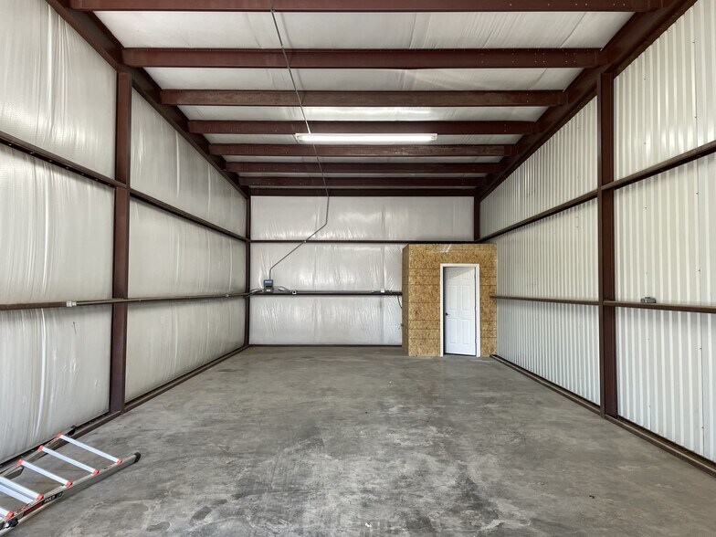 More Photos Of 10614 PR 1310, Wolfforth Warehouse For Lease