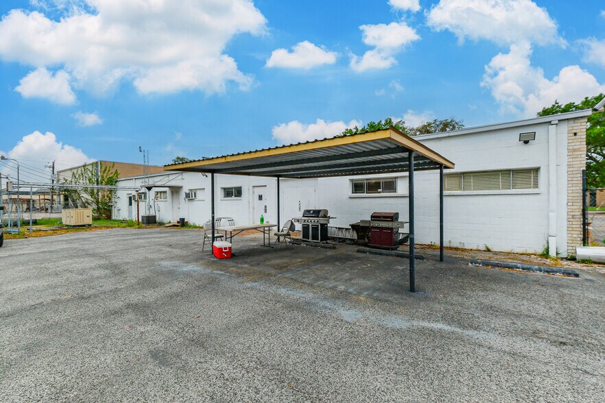 More Photos Of 8200 Westglen Dr, Houston Loft Creative Space For Lease