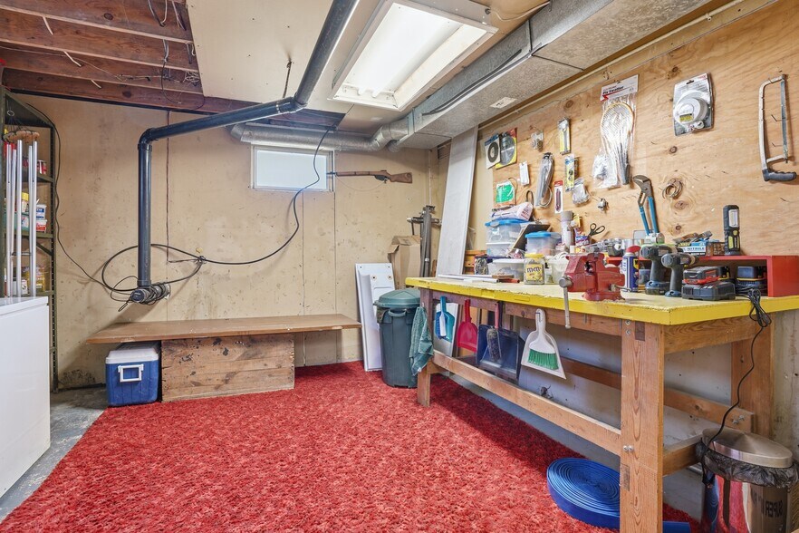 More Photos Of 120 Milford Hill Ln, Milford Flex For Sale