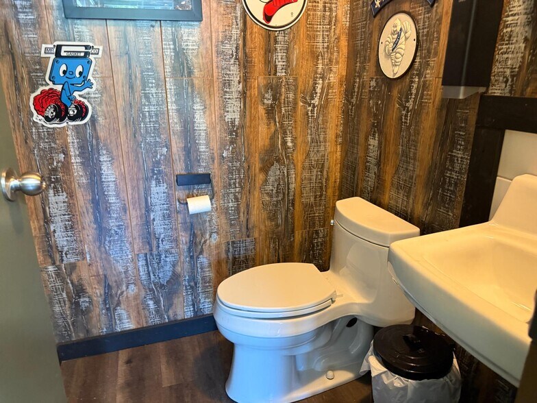 More Photos Of 22339 48 Av, Langley Auto Repair For Sale
