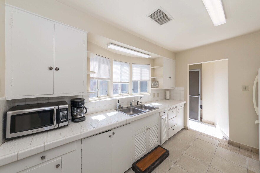 More Photos Of 1555 W Commonwealth Ave, Fullerton Office For Lease