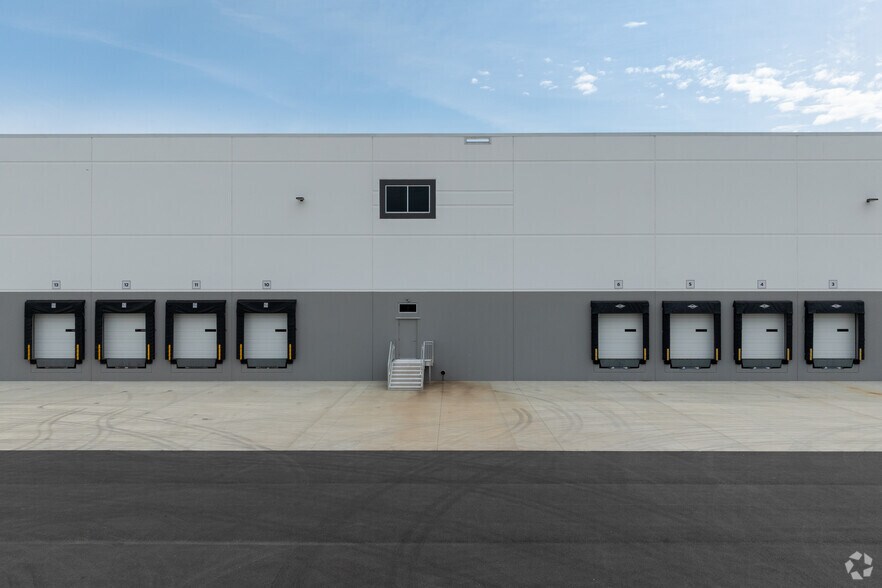 More Photos Of 458 Pope Farm Blvd, Shepherdsville Warehouse For Lease