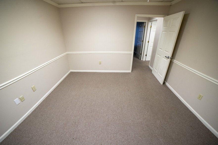 More Photos Of 875 Old Roswell Rd, Roswell Office For Sale