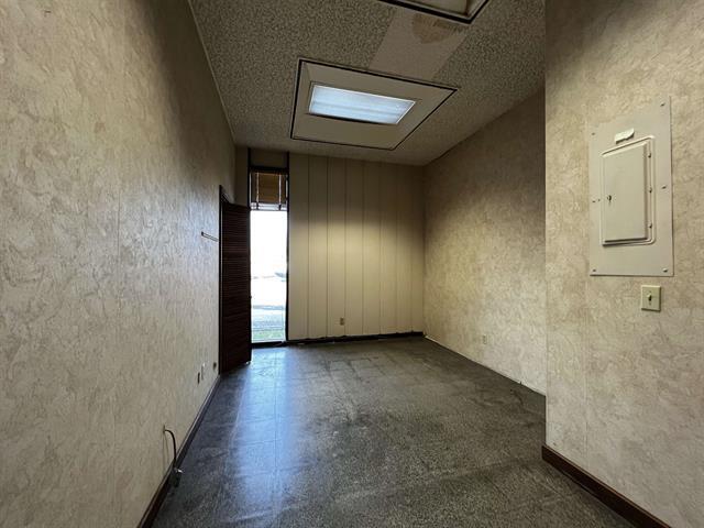 More Photos Of 805 Park Ave, Beaver Dam Industrial For Lease