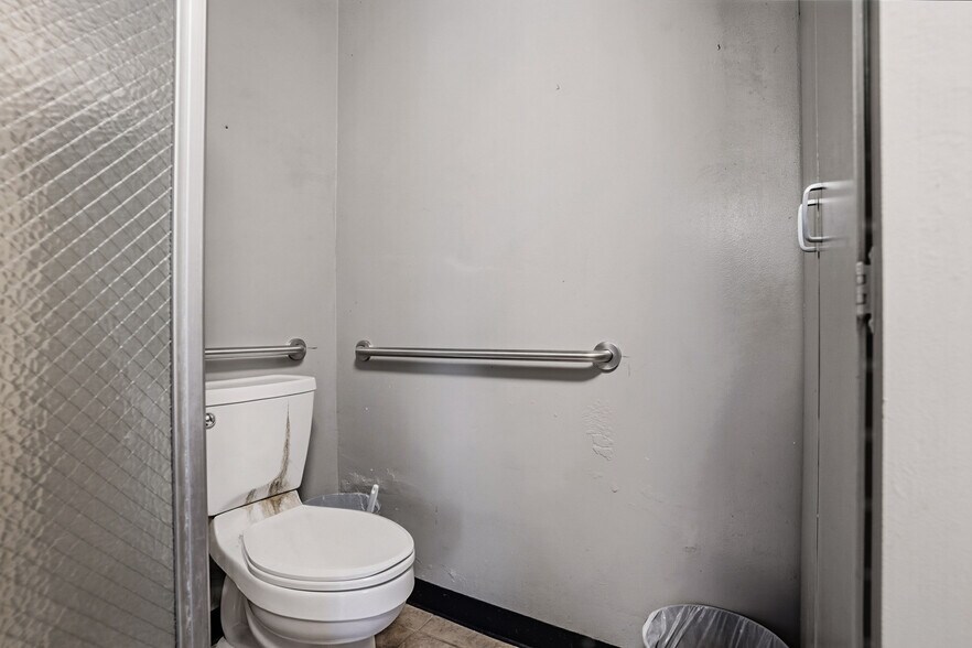 More Photos Of 3630 E Florida Ave, Hemet Auto Dealership For Sale