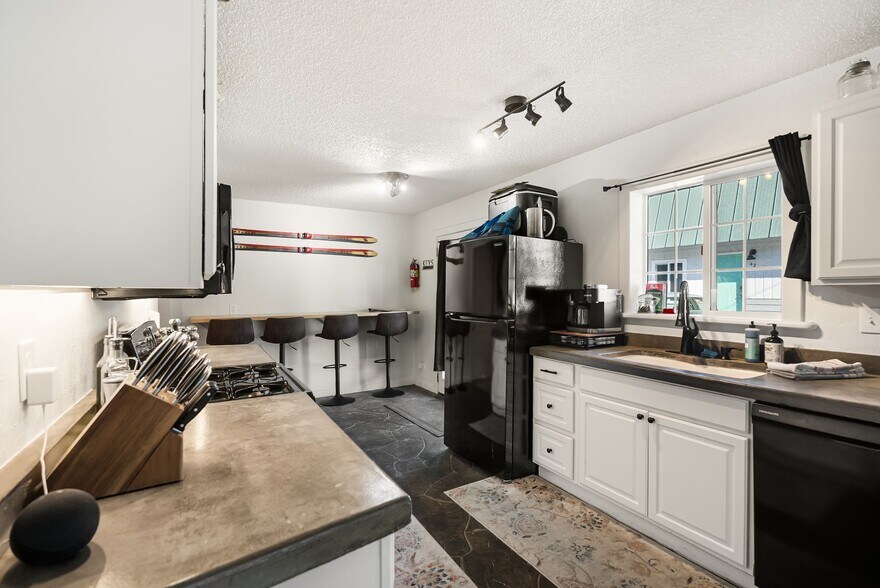 More Photos Of 501 N 4th Ave, Sandpoint Hotel For Sale