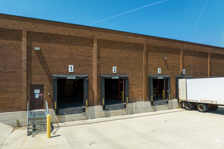 More Photos Of 330 Humberline Dr, Toronto Manufacturing For Lease