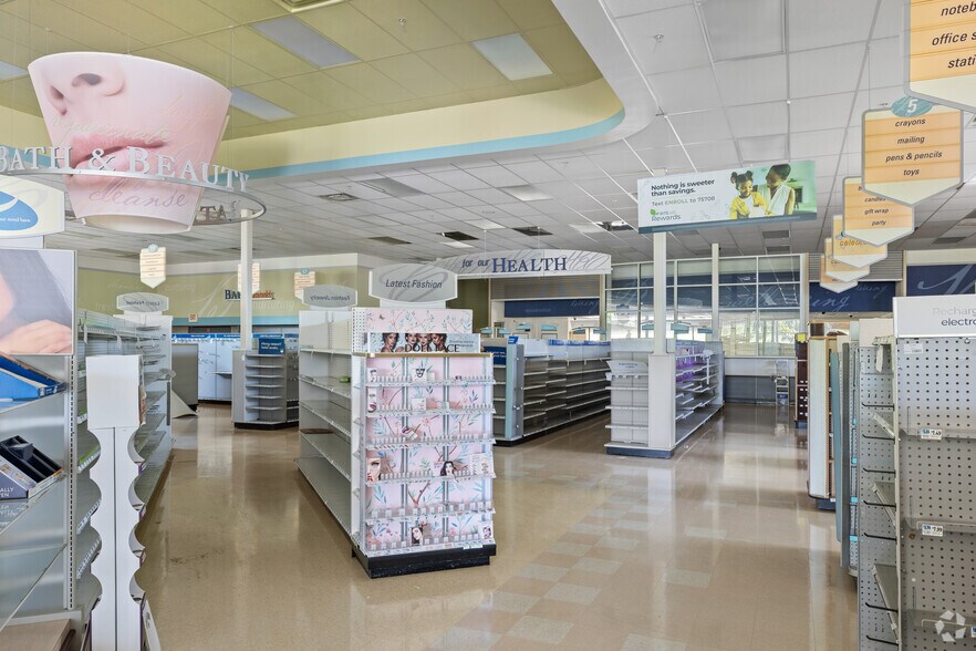 More Photos Of 645 Foxon Rd, East Haven Storefront For Lease