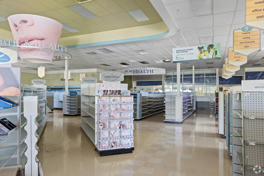 More Photos Of 645 Foxon Rd, East Haven Storefront For Sale