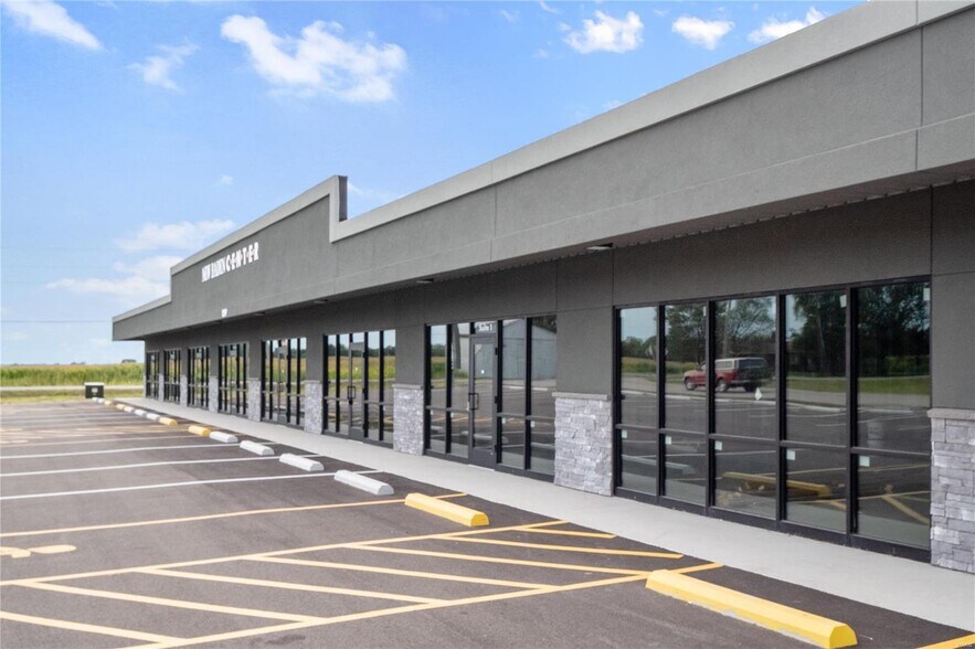 More Photos Of 1219 E Cedar St, New Baden Storefront Retail Office For Sale