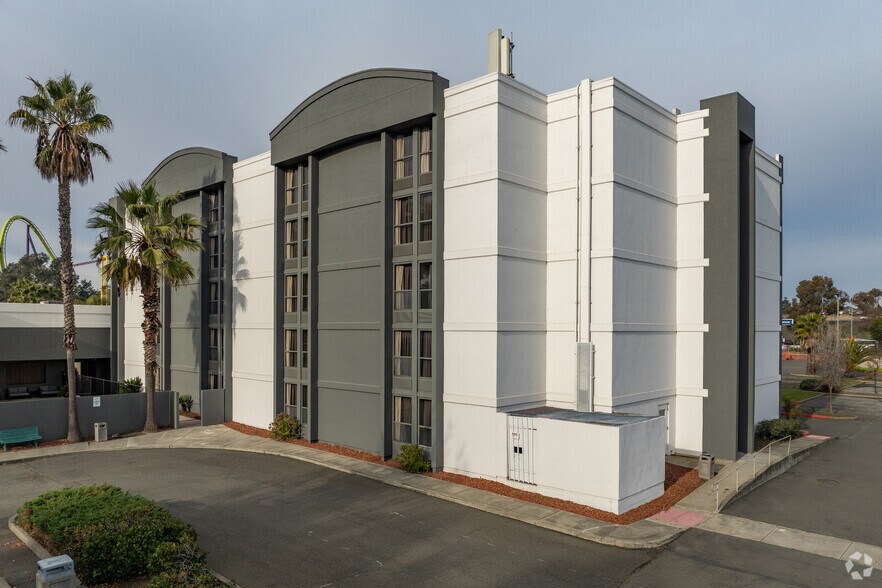 More Photos Of 1000 Fairgrounds Dr, Vallejo Hotel For Sale