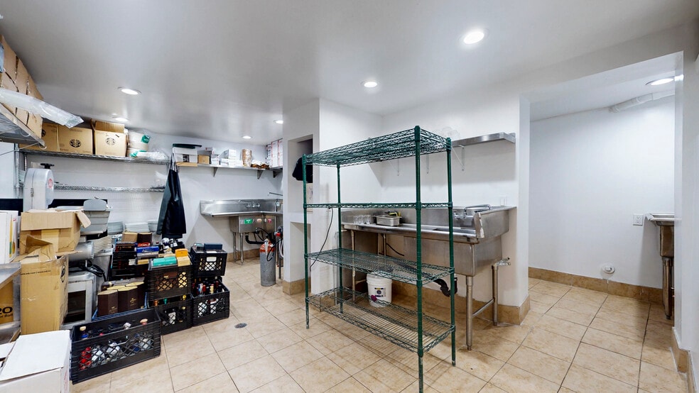 More Photos Of 6500 Foothill Blvd, Tujunga Restaurant For Sale
